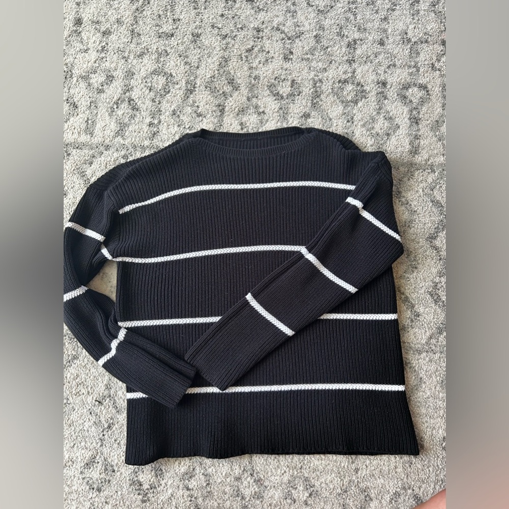 Women’s coastal black and white striped crewneck sweater